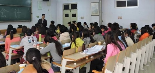 ��90�������к�����Ĳ��ķ�ѧҵ �á���ơ�������