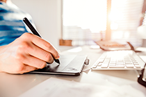 没签订劳动合同的员工出差的火车票可以计算抵扣进项税吗？
