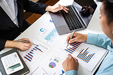 计算留抵退税进项构成比例时是否需要扣除转出的进项税额？