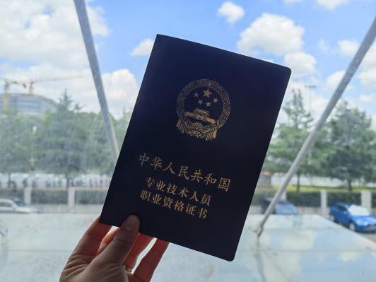 做财务越老越吃香?中级会计VIP签约特训班让她实现突破成长! 做财务越老越吃香?中级会计VIP签约特训班让她实现突破成长!