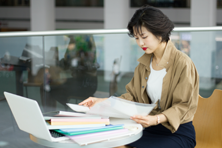 如何在电子税务局开具红字发票？