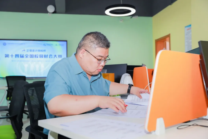 评委老师现场阅卷