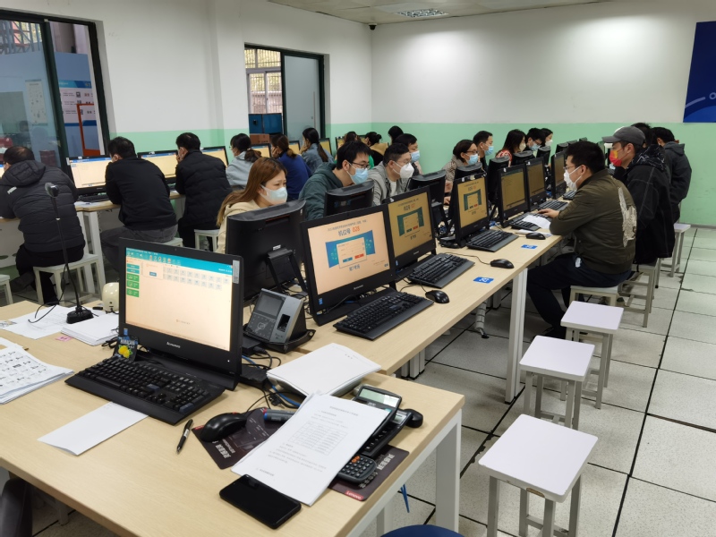 上海市现代流通学校顺利完成2022年初中级经济师考试3